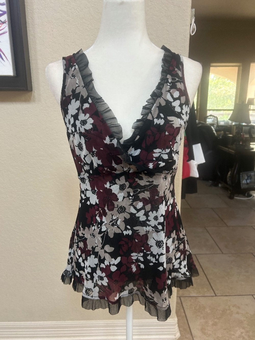 Arianne Floral Ruffle Top. Size Large. NWOT